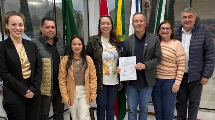 Ordem de serviço é assinada para a reforma e ampliação de creche em Schroeder