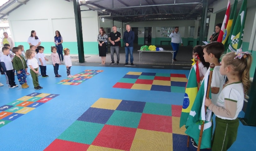 Schroeder inicia atos cívicos nas escolas do município na semana da pátria