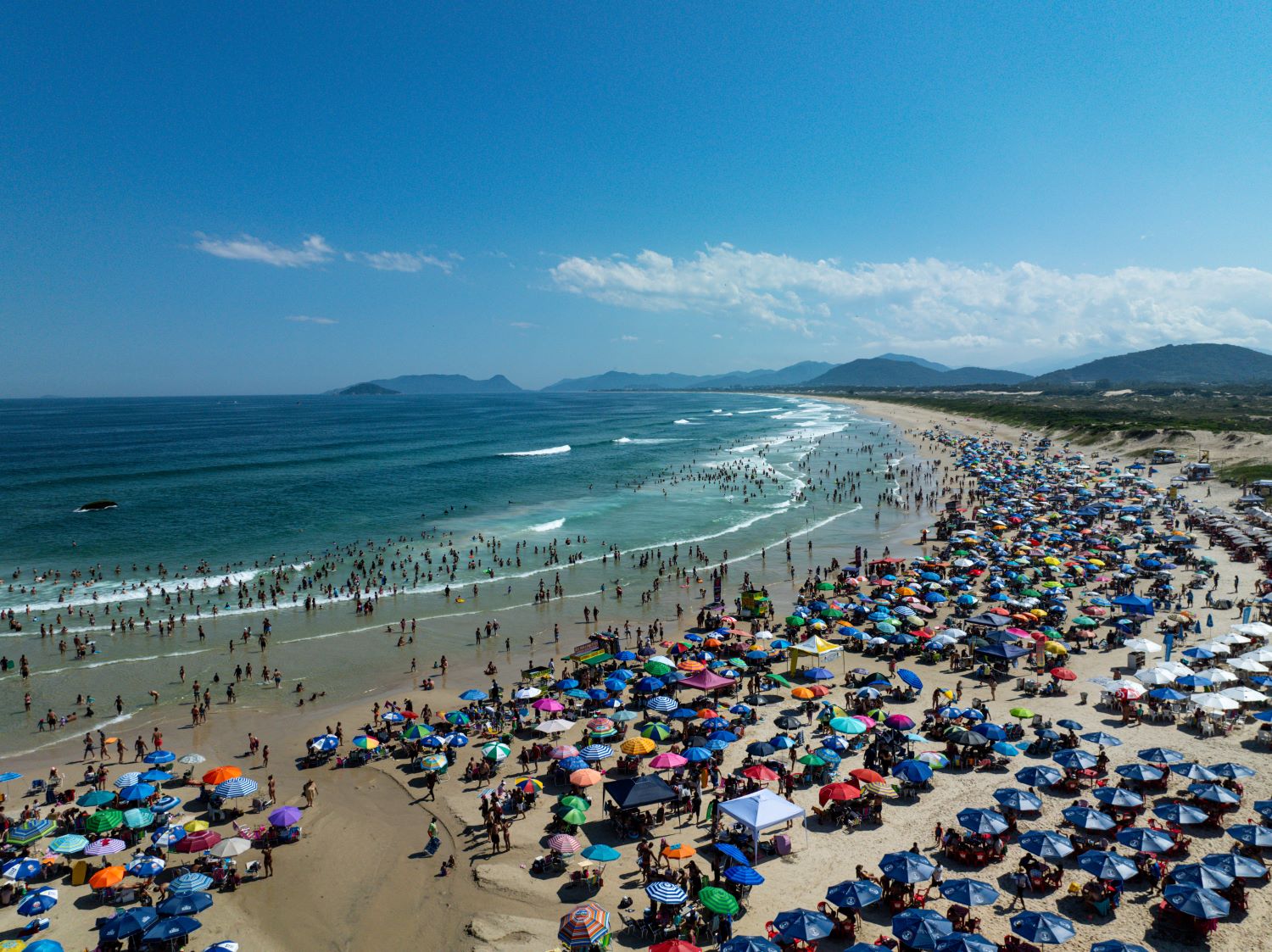 Entrada de turistas estrangeiros em SC cresce 66,45% em 2025