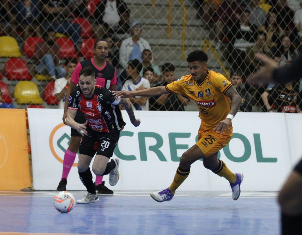 Magnus empata com o Joinville e cai para 3º na LNF 2025