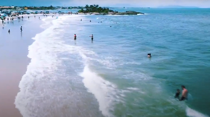 Dragagem da Babitonga usará areia do do mar para engordar 8 km da praia de Itapoá