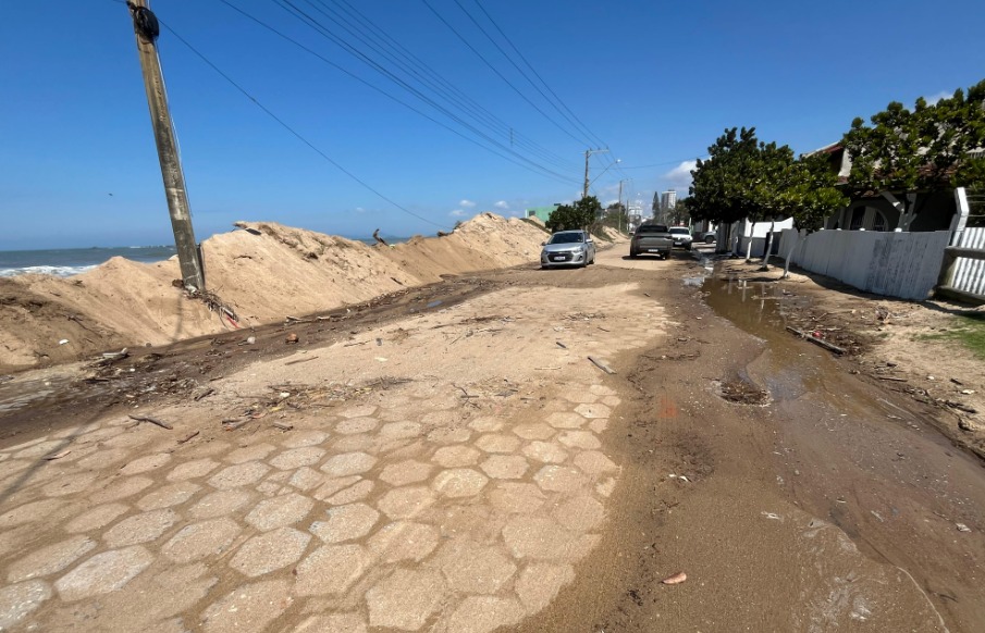 Ressacas levam Barra Velha a decretar estado de emergência