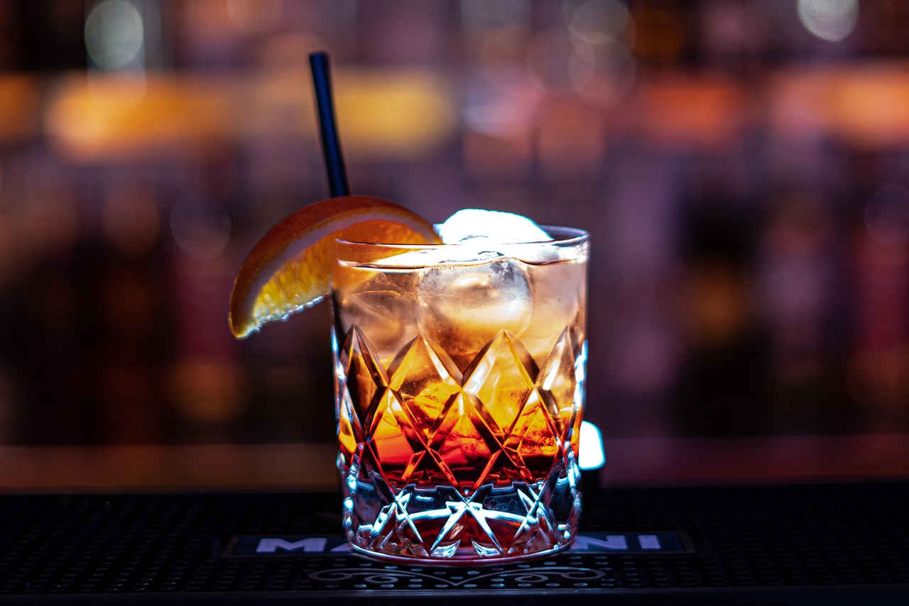 Crise do metanol acende alerta para cuidados ao consumir bebida alcoólica