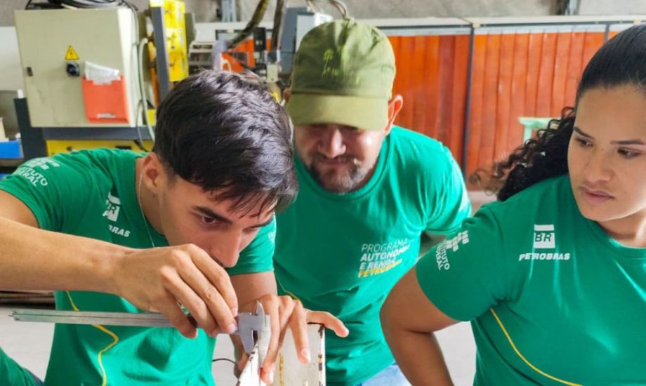 Maioria dos jovens que recebiam Bolsa Família saíram da pobreza em 12 anos