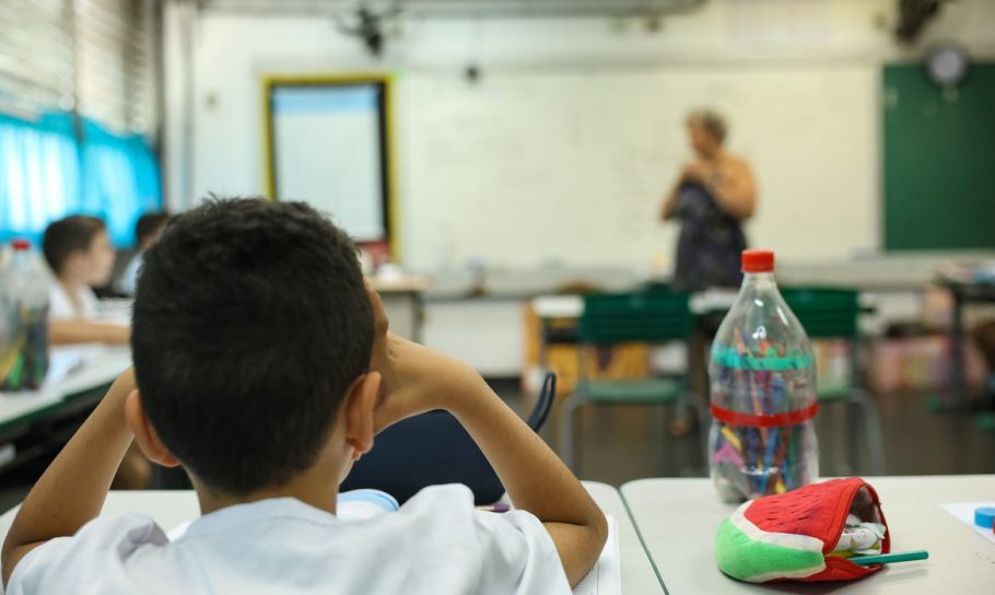 Governo abre consulta pública sobre uso de IA na educação