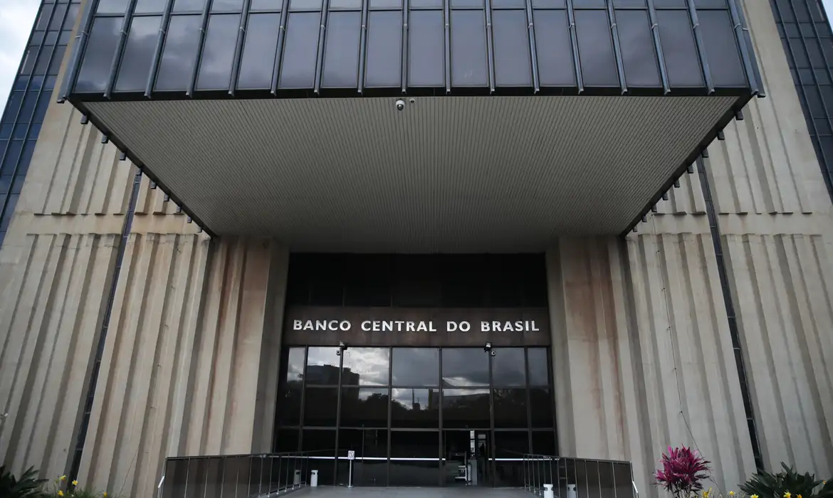Banco Central e mercado apontam queda da inflação para 2025: projeção é de 4,72%