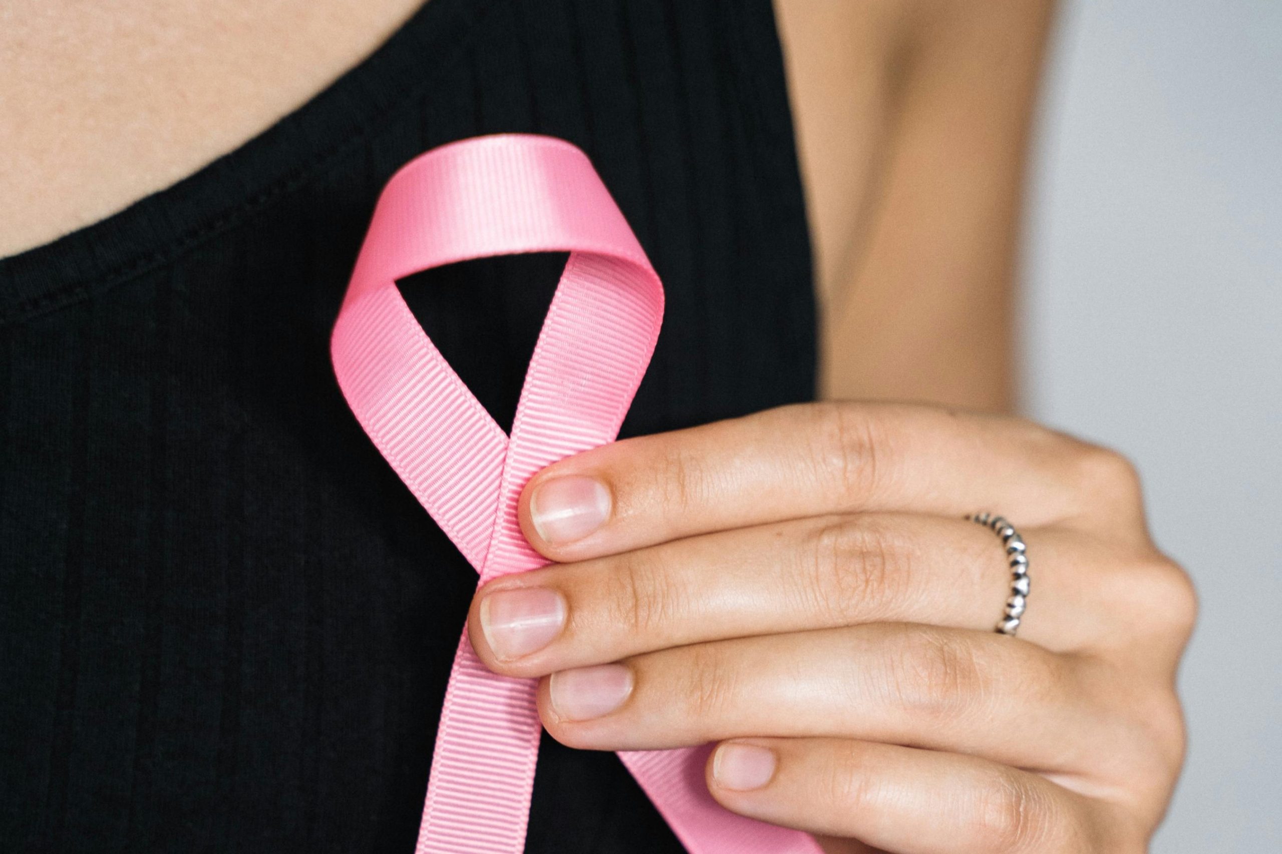 Câncer de mama: mastologista de Jaraguá esclarece 10 mitos e verdades sobre a doença