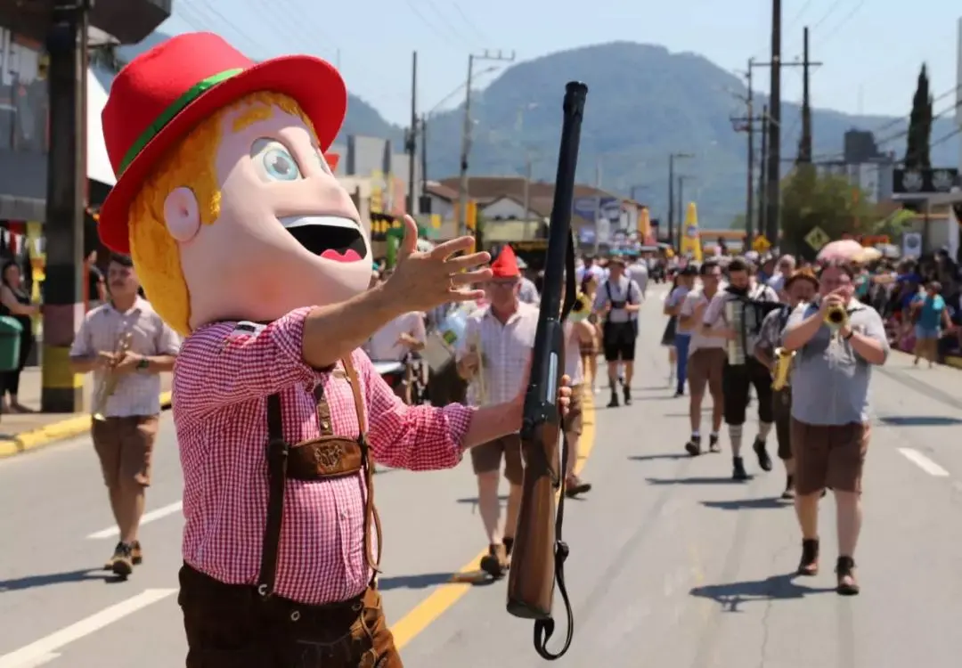 Conheça a história por trás de Wilfred, o mascote que virou ícone da Schützenfest