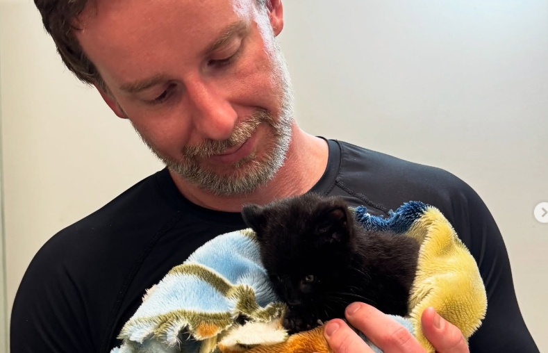 Biólogo de Jaraguá do Sul atinge 2 milhões de seguidores no Instagram com vídeos de resgate de animais silvestres.