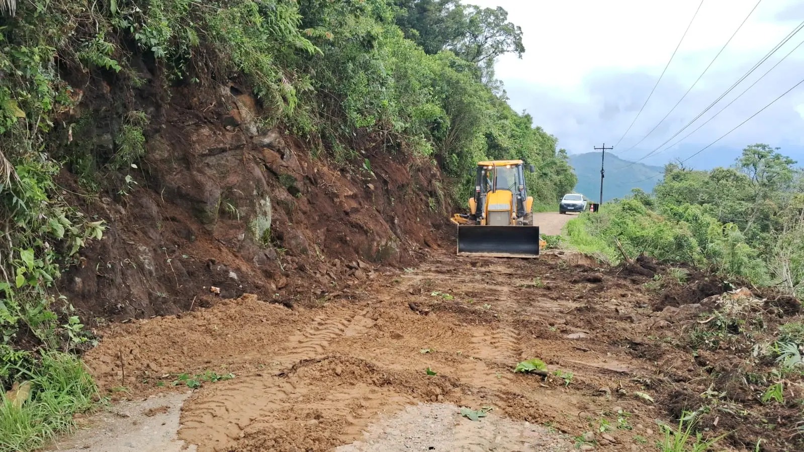Jaraguá inicia obra emergencial após deslizamento no Morro Boa Vista.