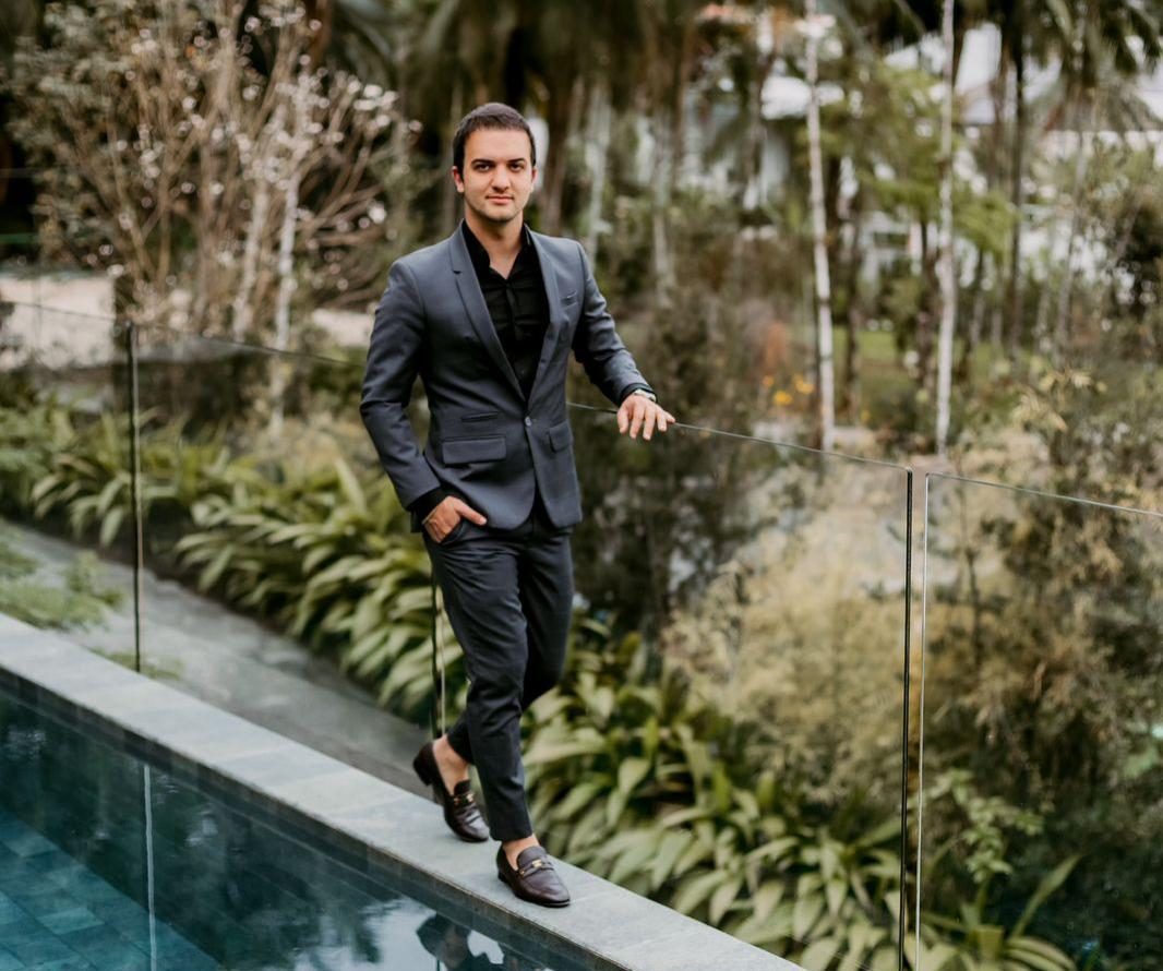 Jaraguaense muda forma de vender imóveis de luxo e vira referência no mercado premium