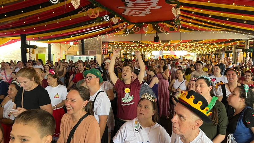 Alunos da Apae visitaram Schützenfest e deram show de alegria na festa; veja como foi