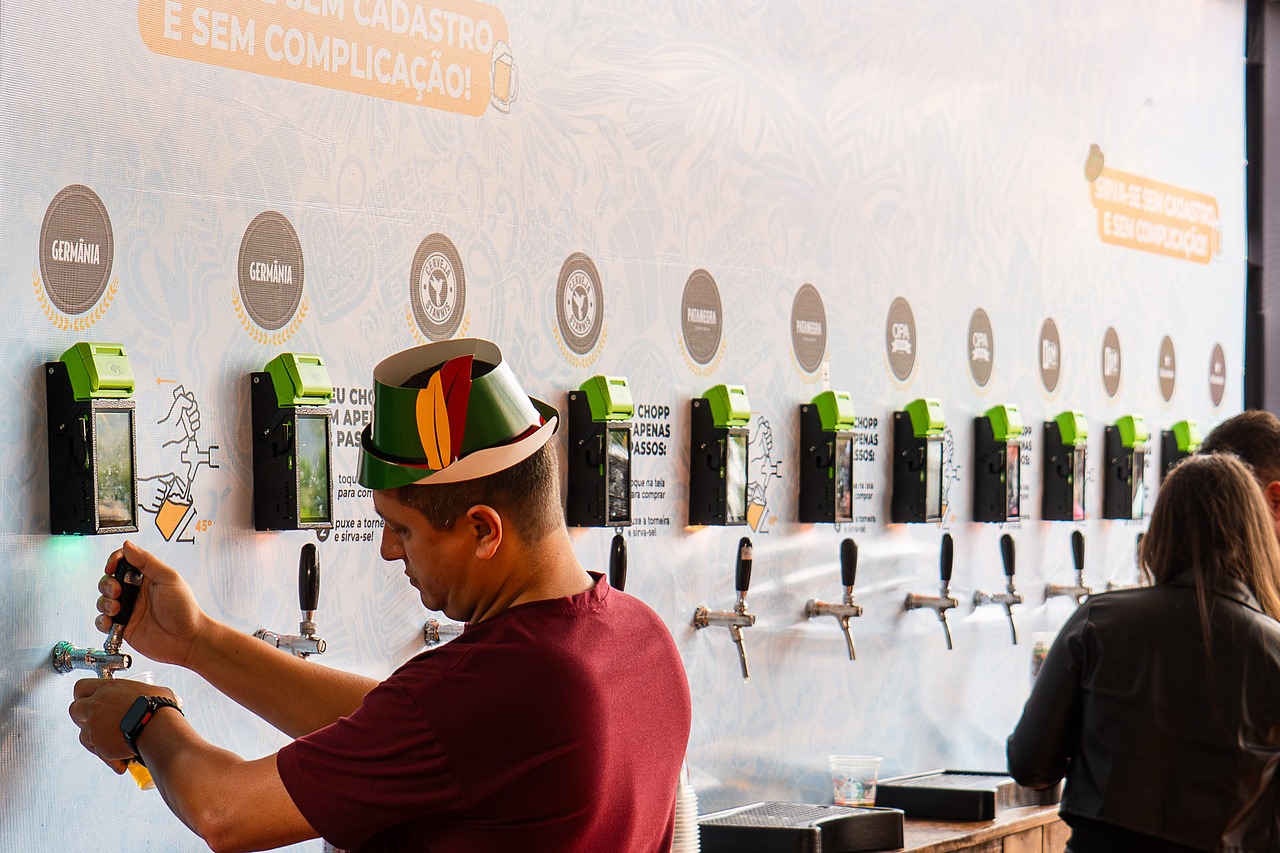 Schützenfest terá autosserviço de chope em 2025; veja como vai funcionar!