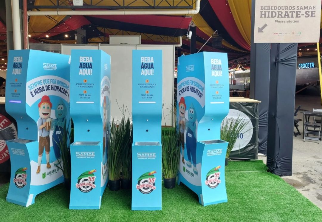 Água e chope em equilíbrio: Schützenfest conta com 12 bebedouros gratuitos