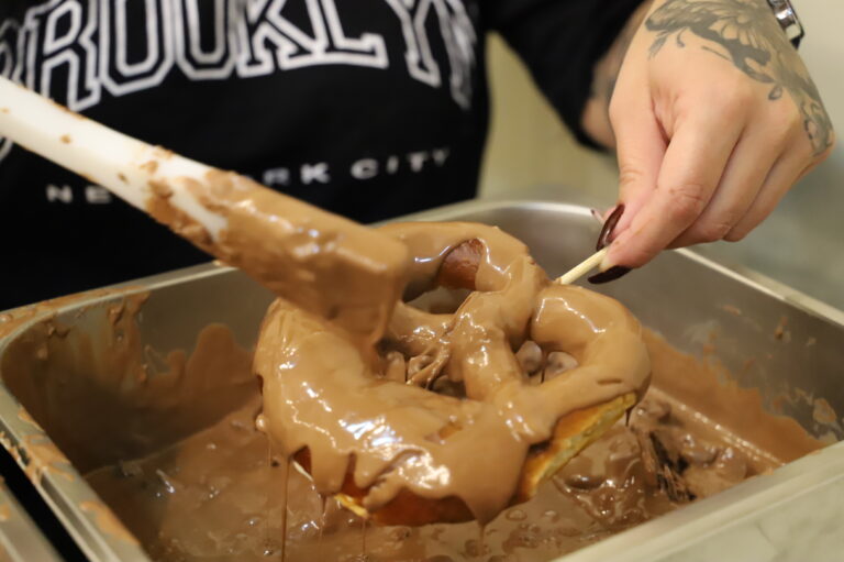 Cuca, bretzel, strudel e mais: veja quanto vão custar os doces da Schützenfest 2025