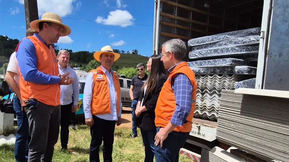 Após tornado atingir escola, SC anuncia bunkers para proteger alunos de temporais