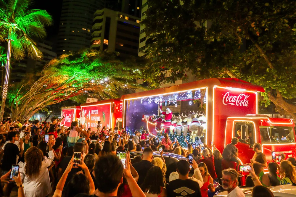 Caravana de Natal Coca-Cola vai passar por Jaraguá do Sul em 2025; veja cidades de SC no roteiro