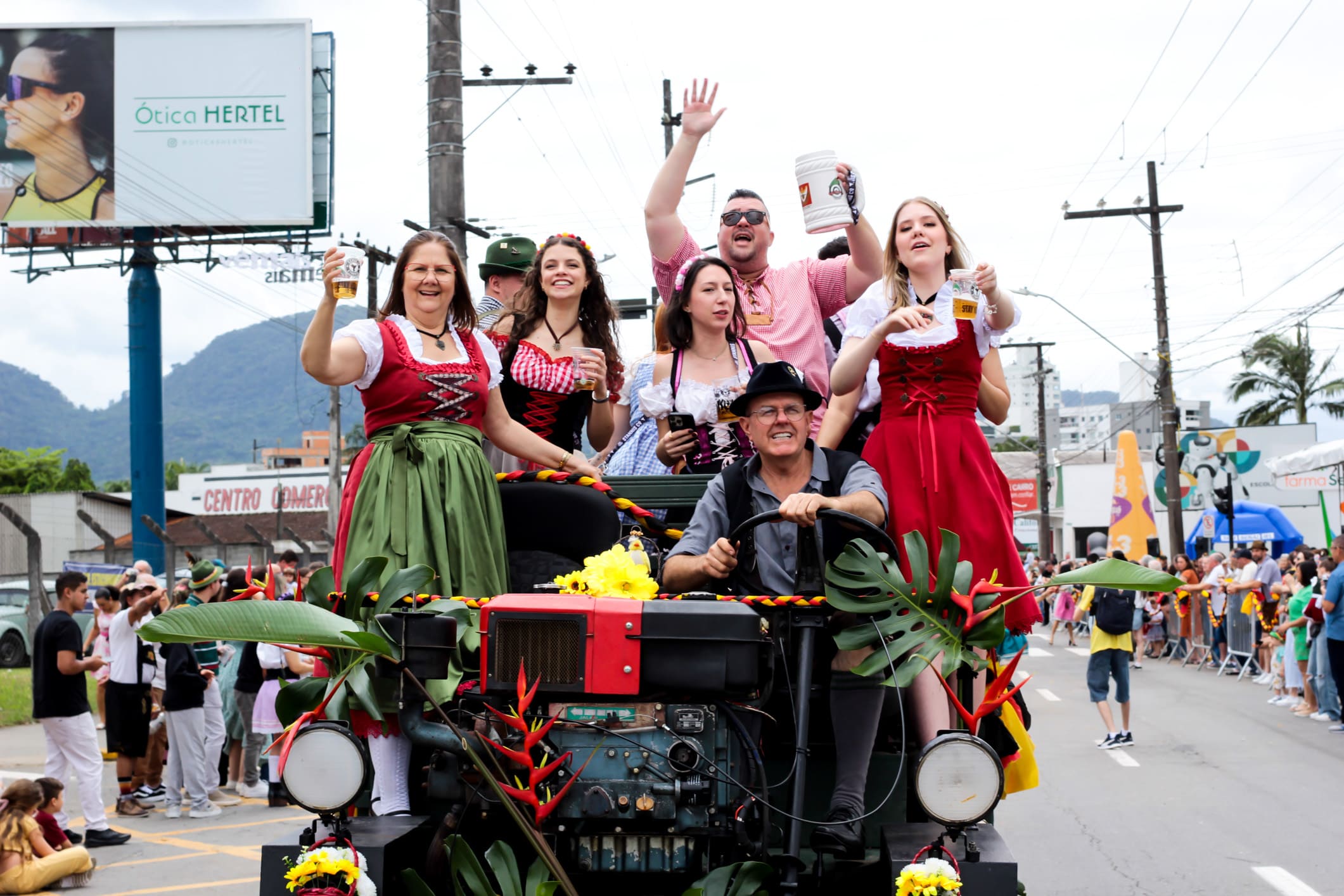 Jaraguá parou para ver isso: desfile da Schützenfest toma conta da Walter Marquardt