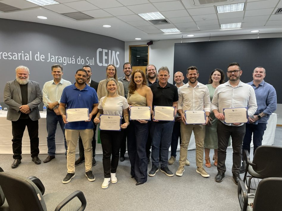 Câmara homenageia núcleos empresariais da ACIJS em Jaraguá do Sul