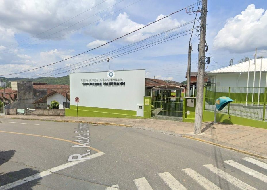 Vereador propõe cobertura entre prédio e ginásio na Escola Guilherme Hanemann