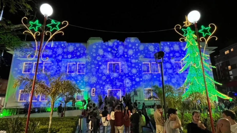 Jaraguá do Sul acende luzes de Natal e entra oficialmente no clima das festas