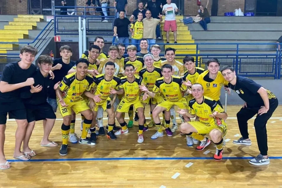 Jaraguá Futsal Sub-17 vence Joinville e avança na semifinal do Estadual