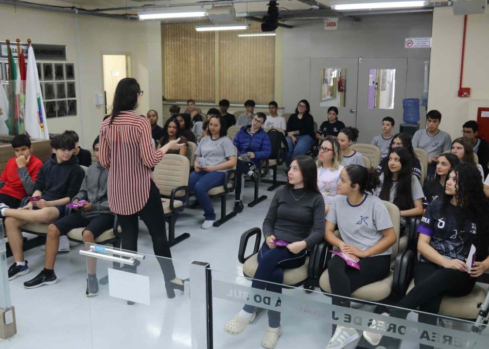 Câmara de Jaraguá do Sul promove programa sobre violência de gênero nas escolas