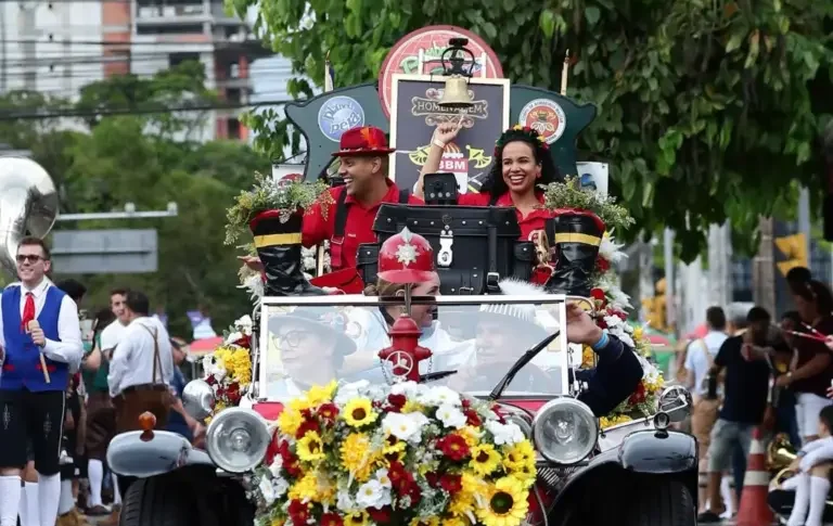 Transporte, ruas e horários: tudo que você precisa saber sobre o desfile da Schützenfest