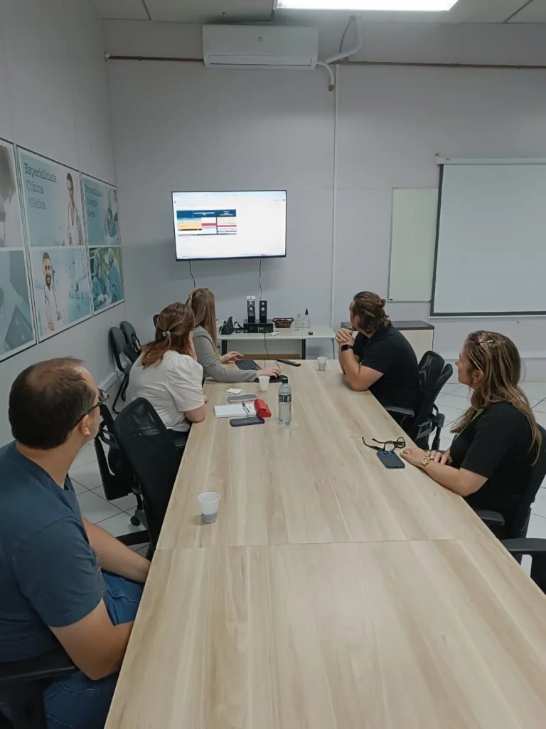 Profissionais de Itapoá conhecem estrutura de vigilância em Jaraguá.