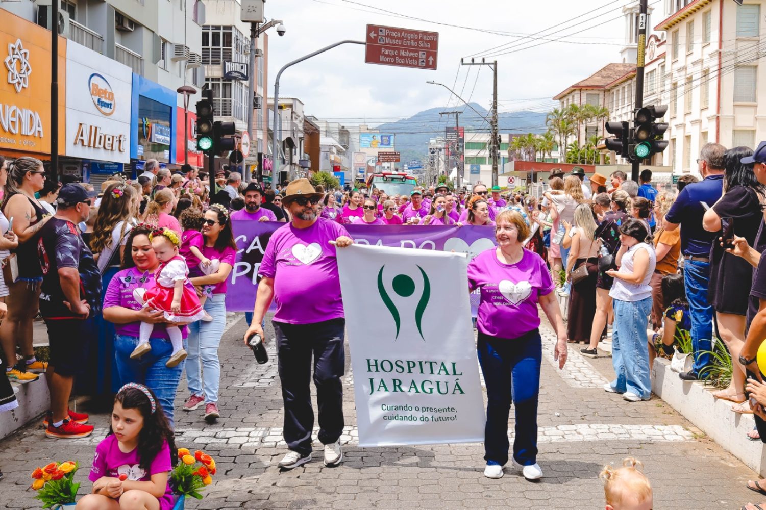 Ações do Hospital Jaraguá no Novembro Roxo ganham destaque na Schützenfest