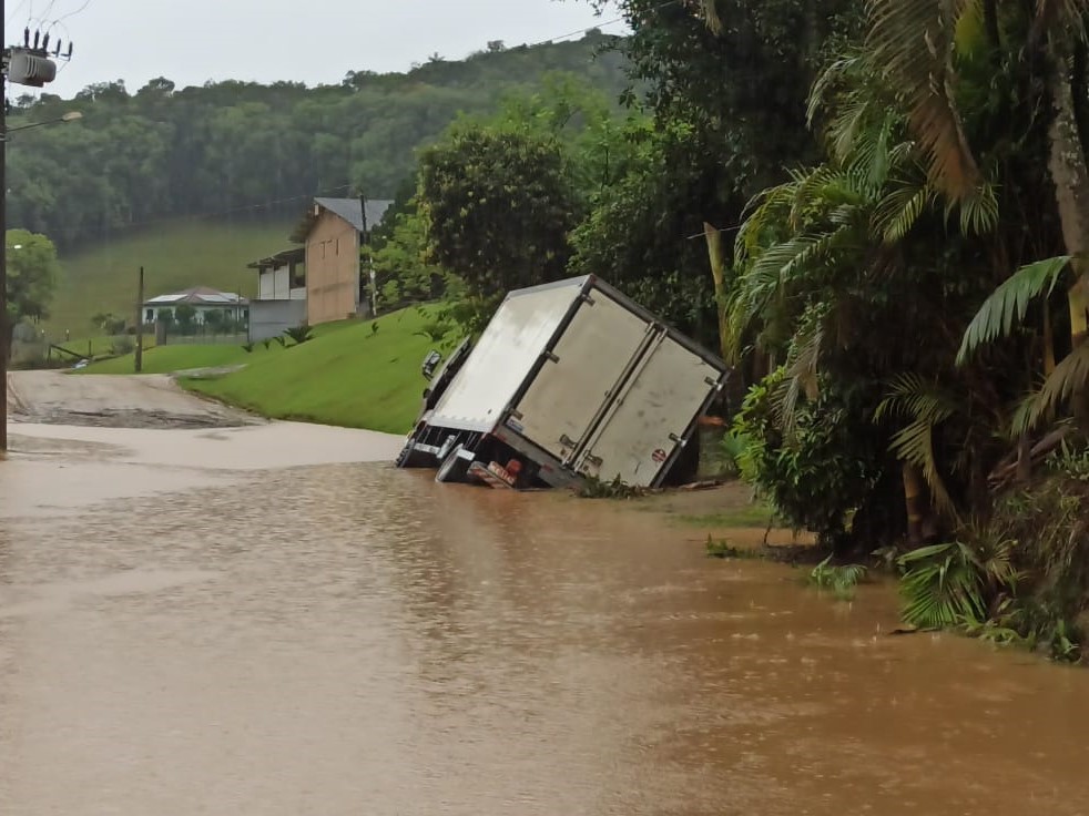 Defesa Civil atua em Massaranduba após enchente atingir diversas regiões