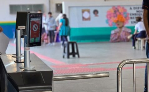 Escola de Barra Velha testa tecnologia que avisa pais quando aluno entra e sai