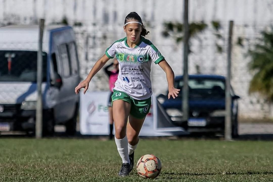 Atleta de Jaraguá se emociona ao saber que foi convocada para a Seleção Brasileira; veja o vídeo