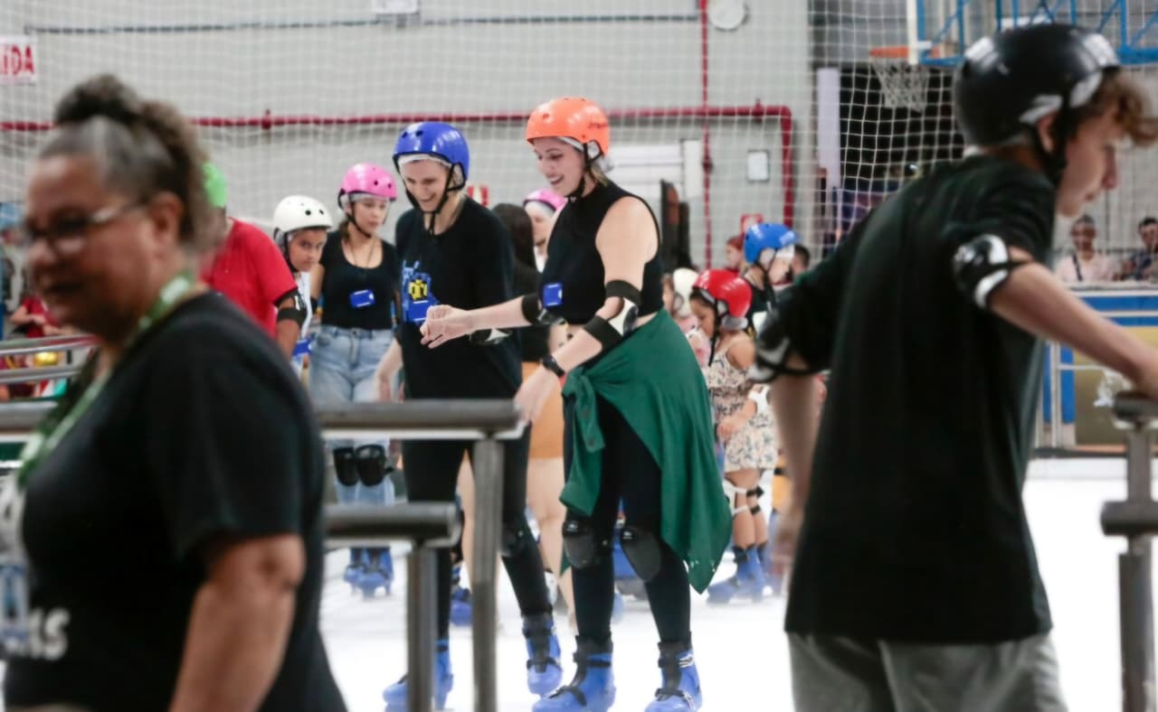 Joinville acende o clima natalino com pista de patinação no gelo gratuita, veja a programação
