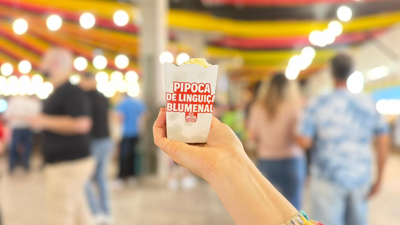 Sucesso na Oktoberfest, pipoca de linguiça Blumenau ganha versão para a Schützenfest