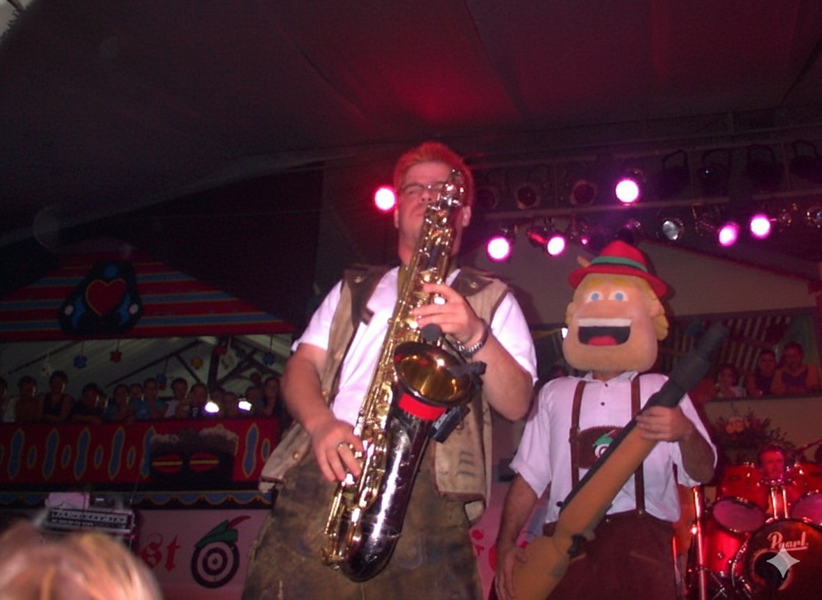 Schützenfest 2001: se você foi, pode estar nessas imagens do túnel do tempo