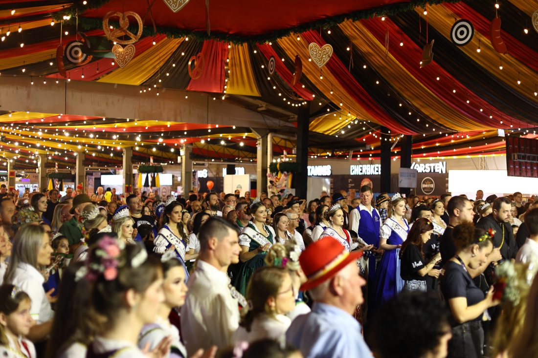Cobertura fotográfica na Schützen: mais de 6 mil cliques na primeira noite; veja as fotos e procure a sua