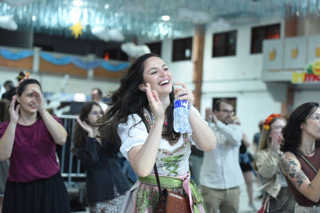 Esteve na Schützenfest no fim de semana? Veja se você foi fotografado pela festa