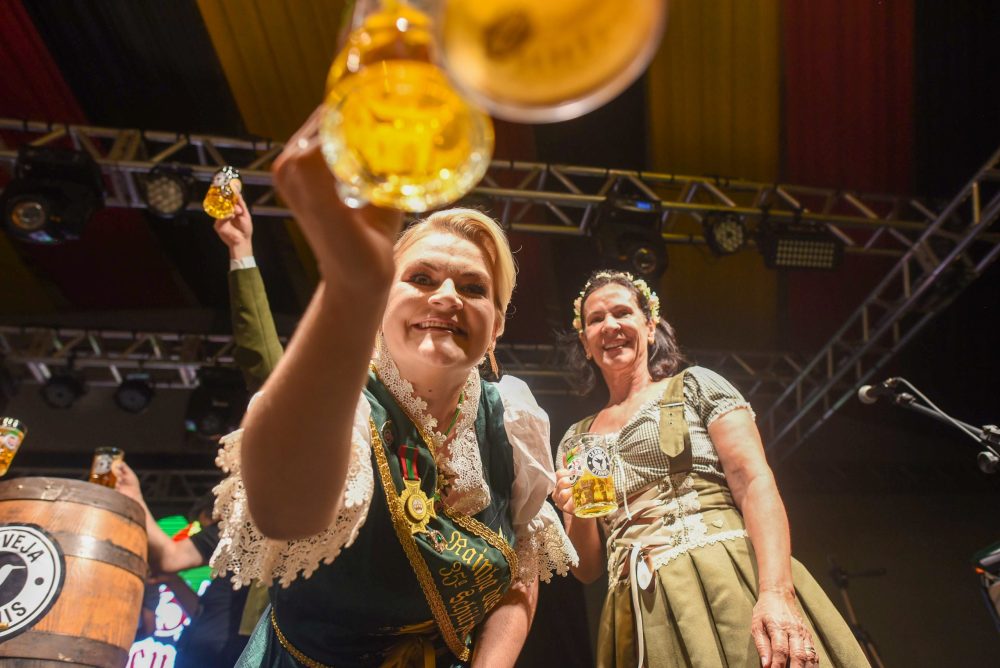 Schützenfest 2025 já serviu quase 100 mil copos de chope; veja os números da festa até agora!