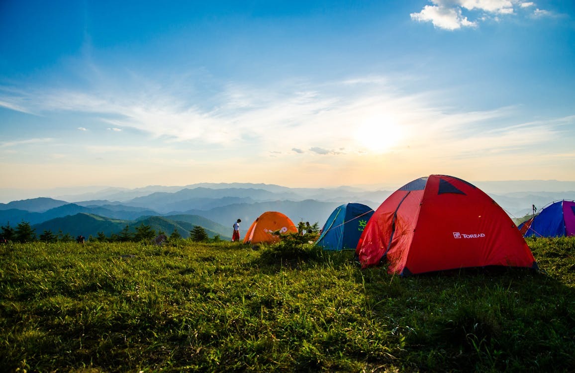 Curte acampar? Conheça 6 lugares perfeitos para relaxar perto da natureza em SC