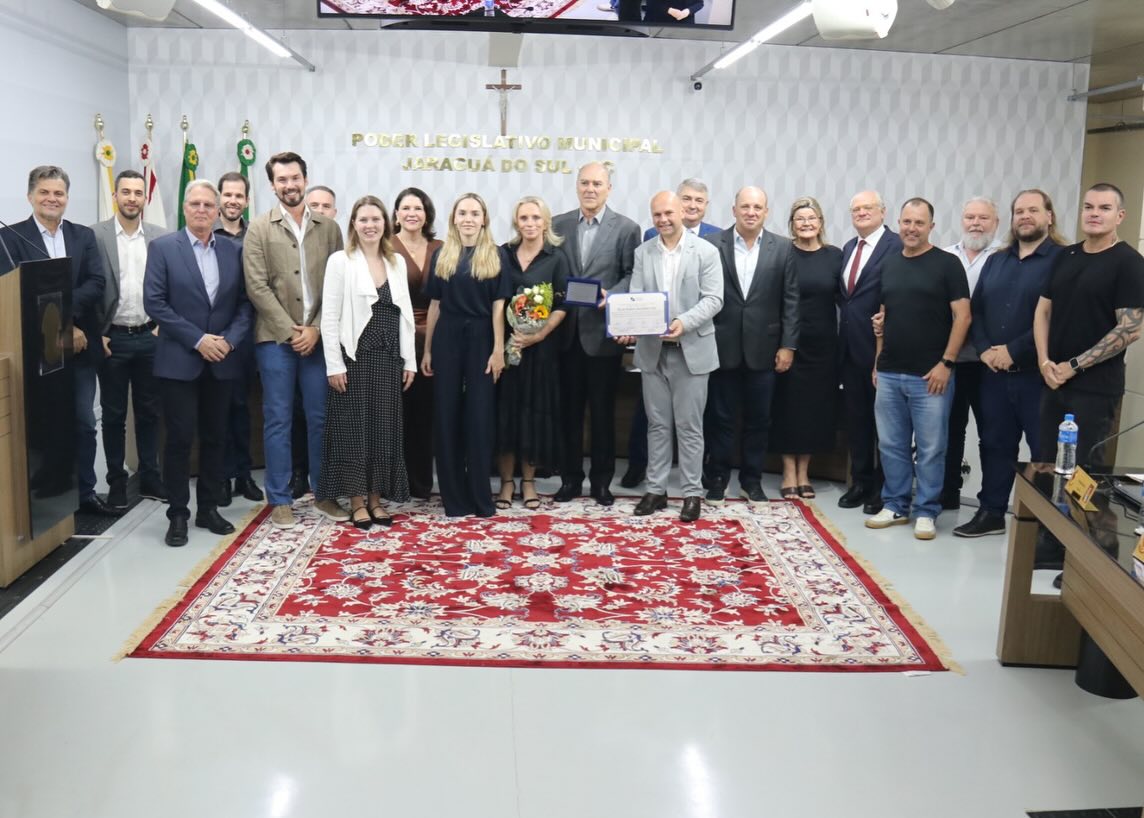 Câmara e Alesc homenageiam os 100 anos da Duas Rodas, agora DR Aromas & Ingredientes