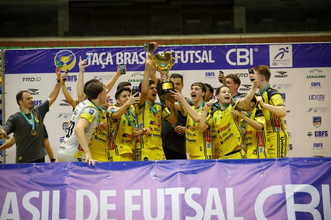 Gol no último segundo e vitória nos pênaltis: Jaraguá Futsal é campeão da Taça Brasil sub-21
