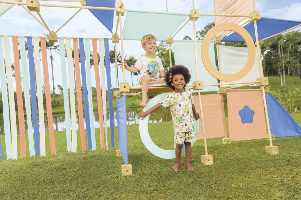 Marca de roupa jaraguaense distribui 14 mil livros infantis sobre inclusão e neurodiversidade