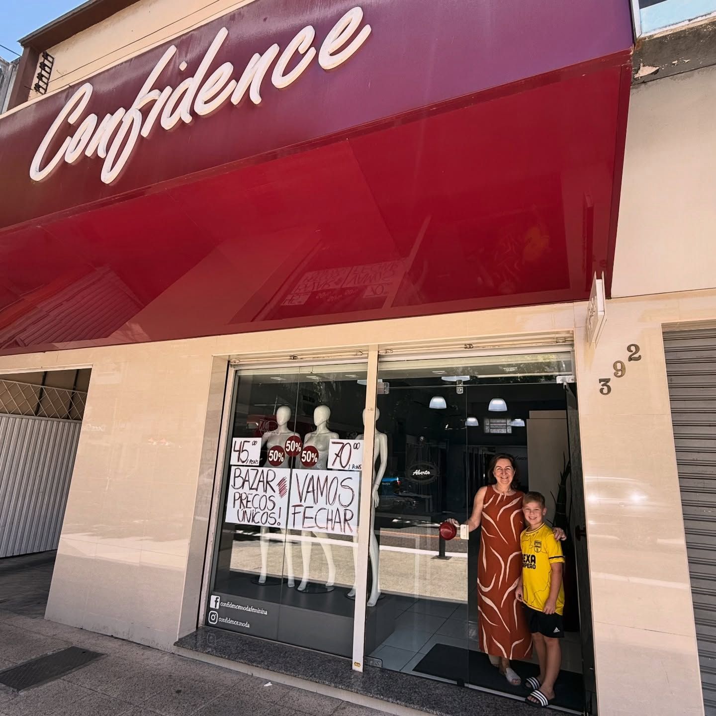 Depois de 40 anos no comércio, família jaraguaense encerra ciclo com o fechamento da Confidence Modas