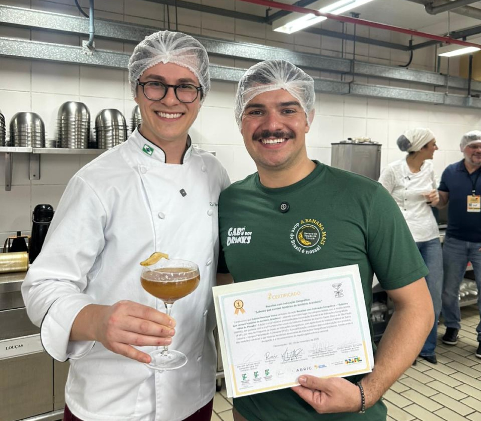 Com banana de Corupá e cachaça de Luiz Alves, drink feito por jaraguaense é eleito o melhor do Brasil