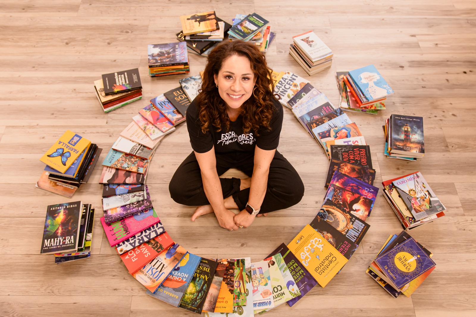 Quem é a autora best-seller de Jaraguá do Sul que inspira novos escritores pelo Brasil