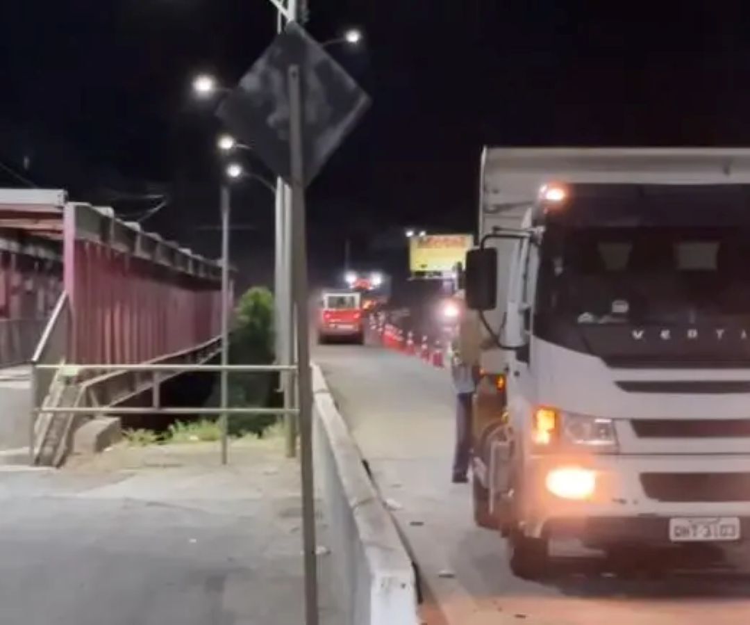 Força-tarefa trabalha de madrugada para limpar as ruas de Jaraguá do Sul