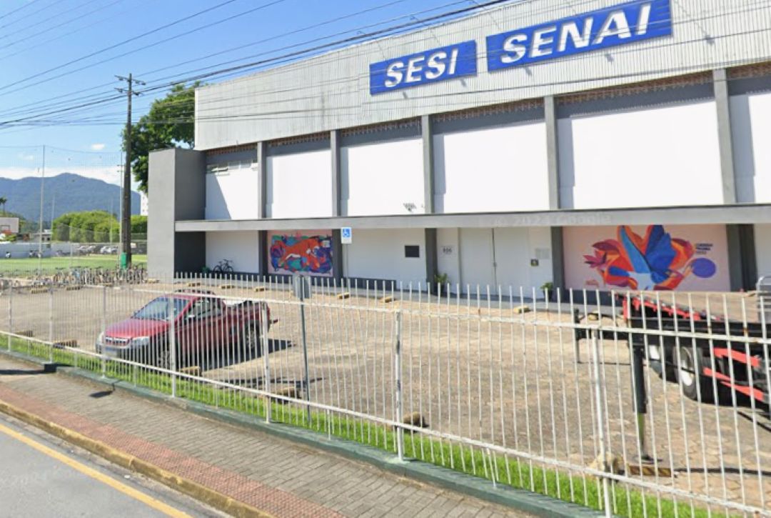 Escola Sesi recomenda que alunos da rede em SC permaneçam em casa devido à passagem de ciclone