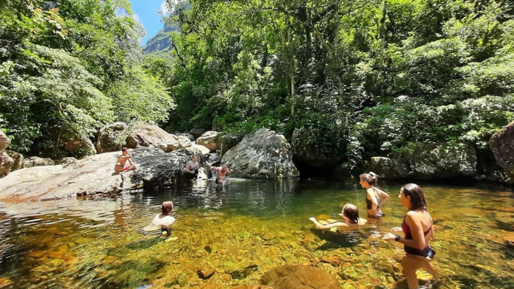 Cansou de praia? 8 cachoeiras escondidas em SC que são refúgios perfeitos no verão