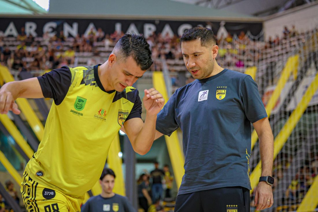 Quem é o fisioterapeuta que ajuda a construir a história do Jaraguá Futsal e da Seleção Brasileira?